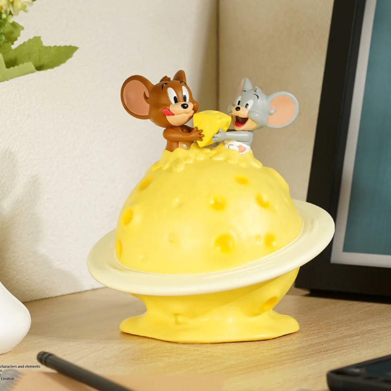 Soap Studio Tom and Jerry-Jerry and Tuffy Cheese Planet USB Night Light